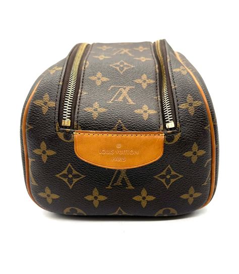 bolsa de aseo louis vuitton|Productos Louis Vuitton: Neceser de aseo Dopp Kit.